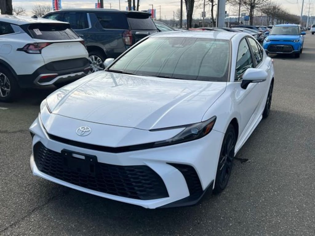 Used 2025 Toyota Camry SE Sedan
