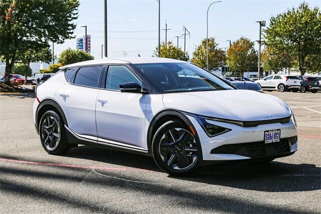 2025 Kia EV6 Light's photo