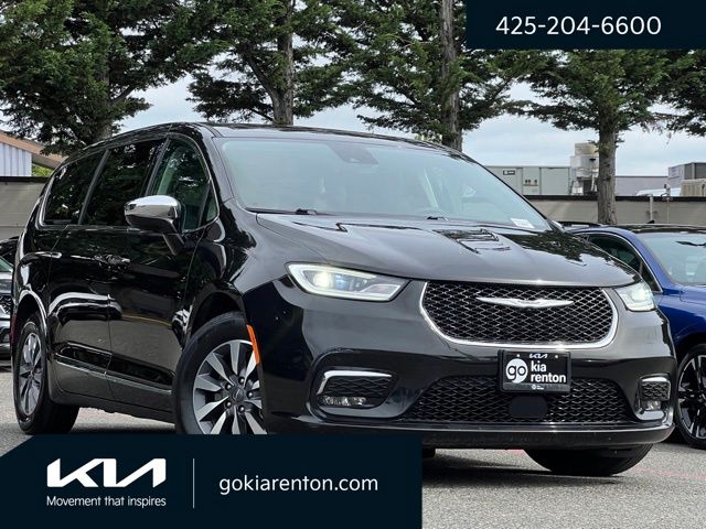 2023 Chrysler Pacifica Hybrid Limited Hybrid's photo