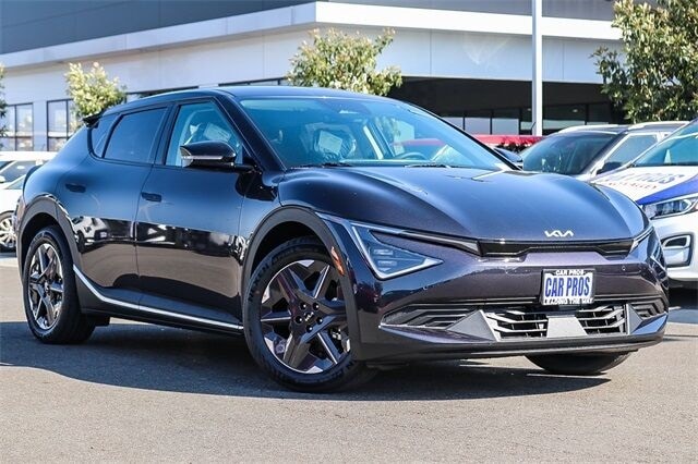 2025 Kia EV6 Light's photo