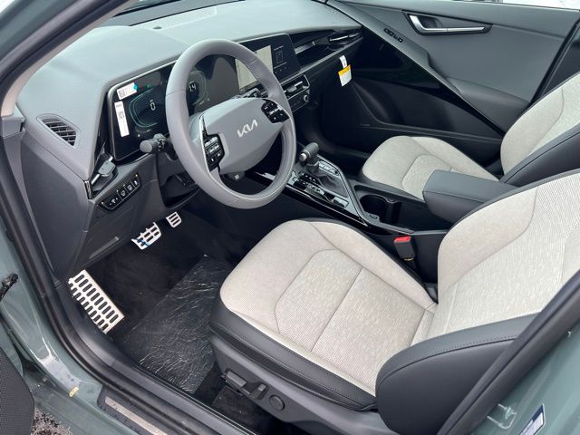 2025 Kia Niro SX Touring - Photo 11