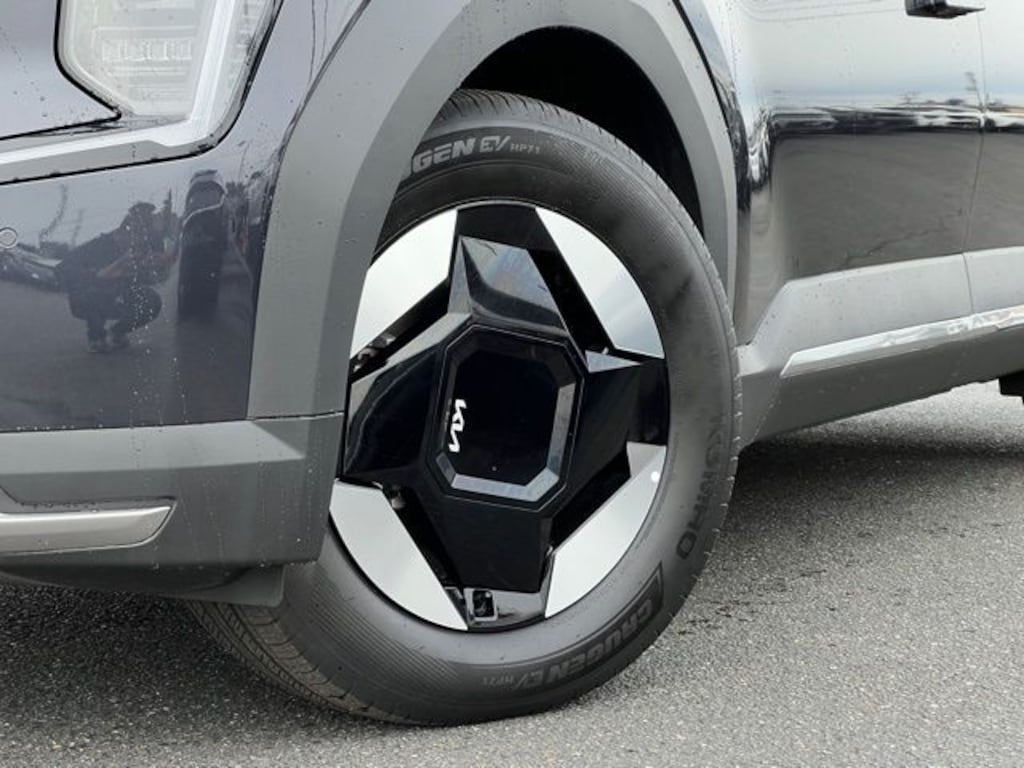 Used 2025 Kia EV9 Wind SUV