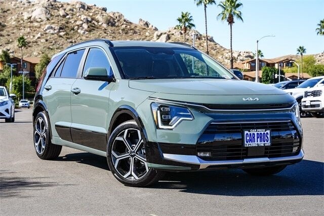 2025 Kia Niro SX Touring's photo