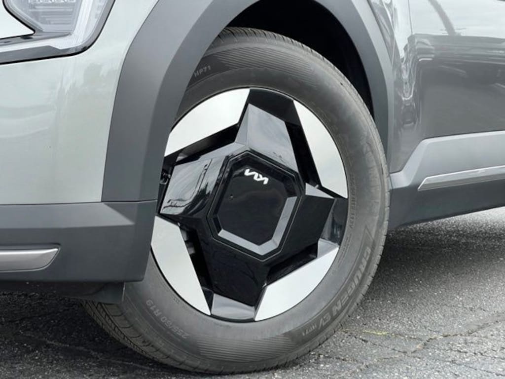 Certified 2024 Kia EV9 Light Short Range SUV