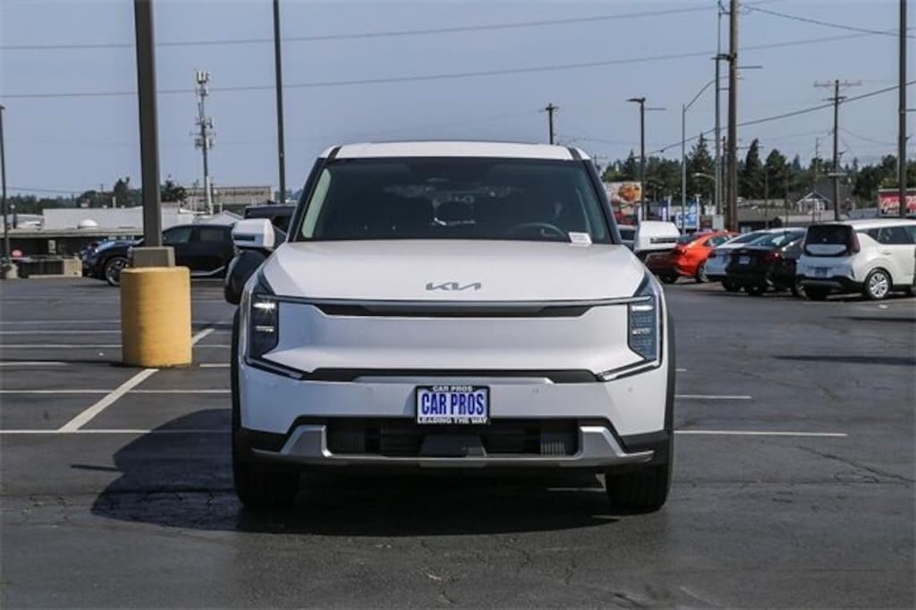 New 2026 Kia EV9 Light Long Range SUV