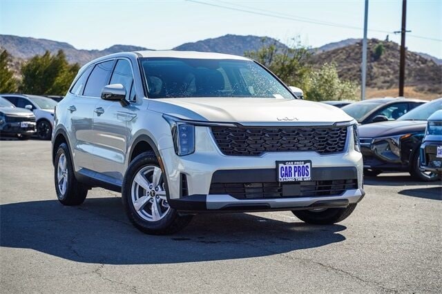 2026 Kia Sorento LX's photo