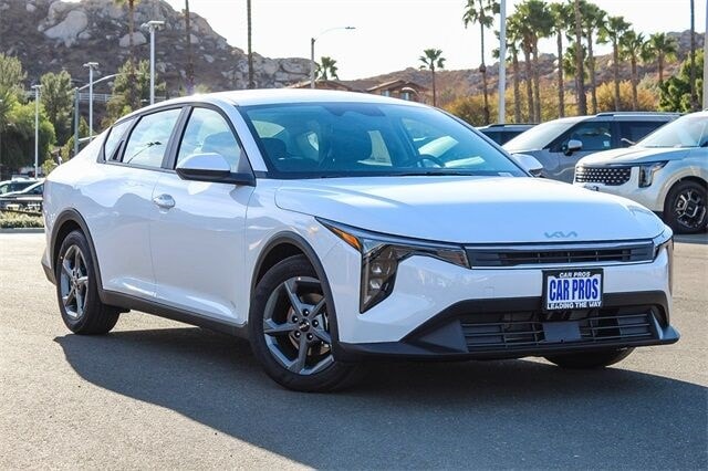 2025 Kia K4 LXS's photo