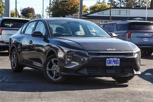 2025 Kia K4 LXS's photo