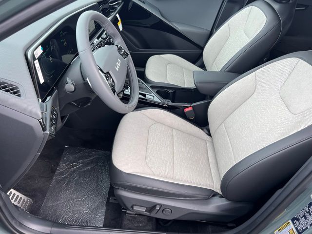 2025 Kia Niro SX Touring - Photo 14
