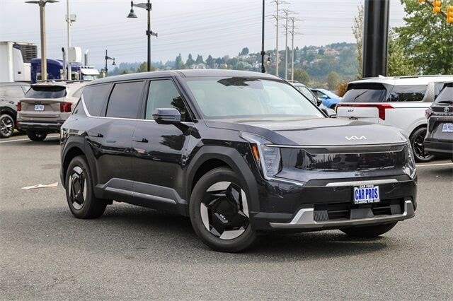 2026 Kia EV9 Light L/R's photo