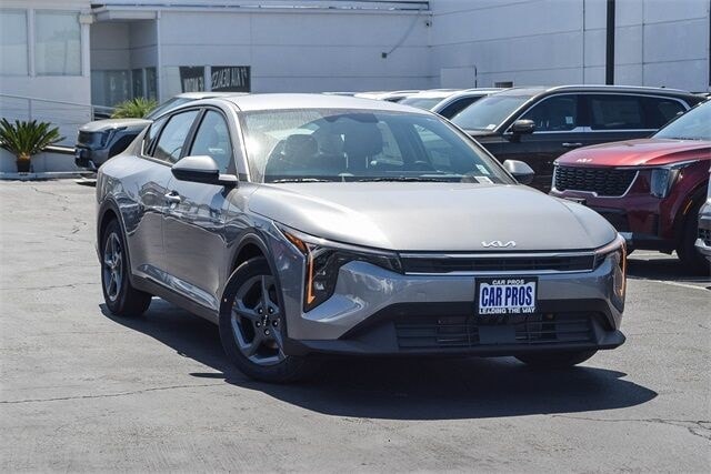 2025 Kia K4 LXS's photo