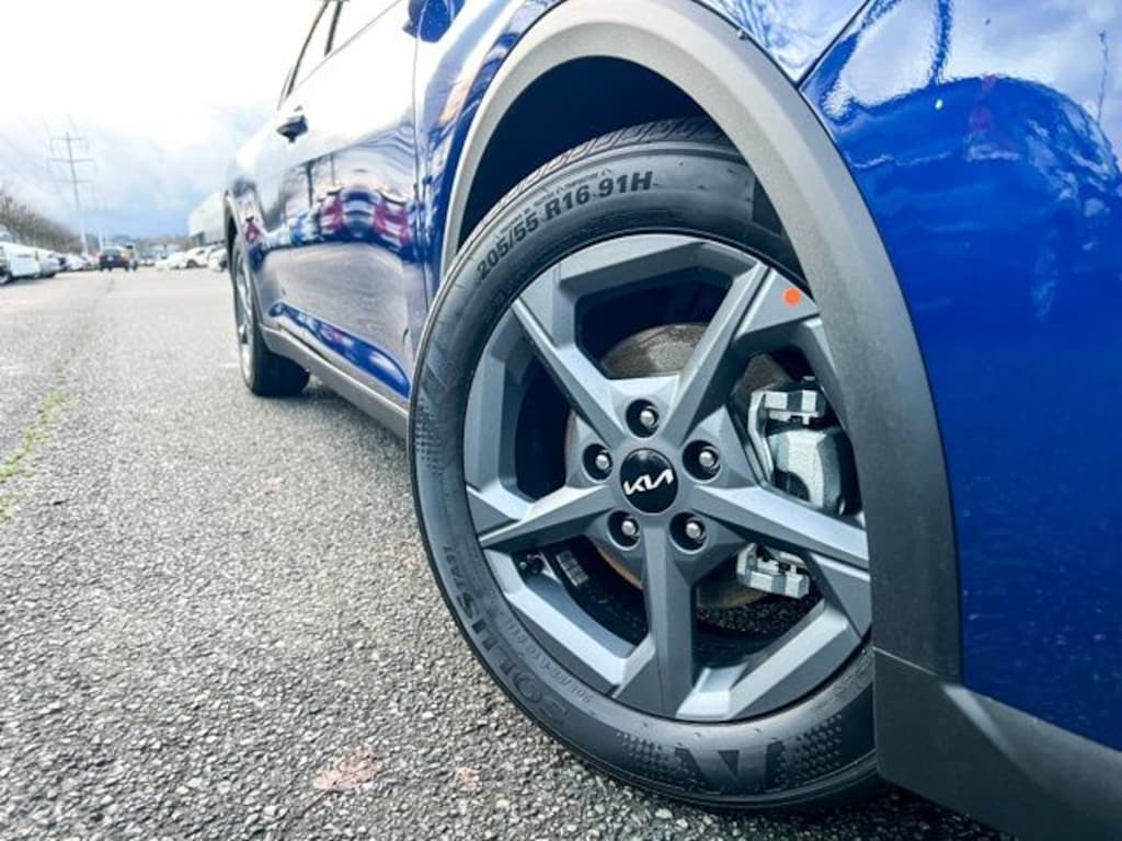 New 2025 Kia K4 LXS Sedan