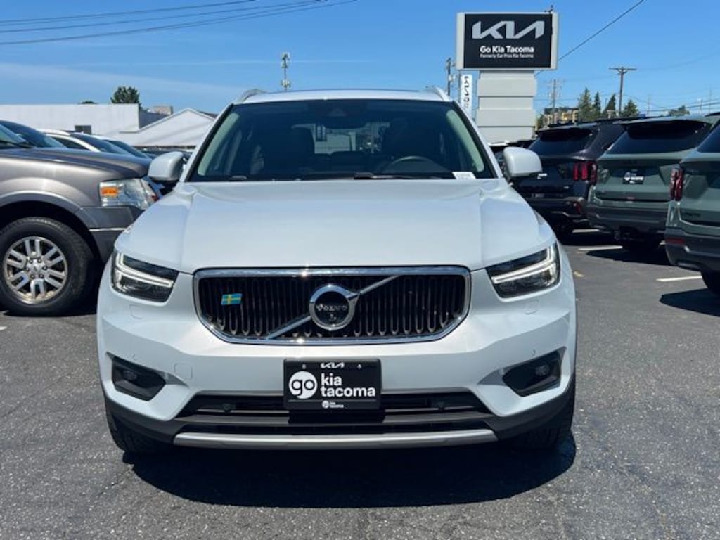 Used 2020 Volvo XC40 T5 Momentum SUV
