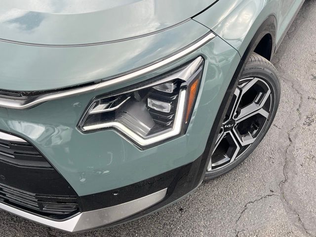 2025 Kia Niro SX Touring - Photo 2