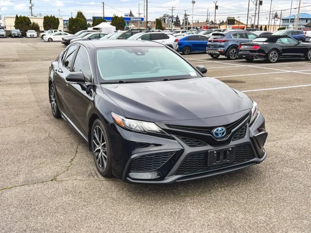 Used 2024 Toyota Camry Hybrid SE Sedan