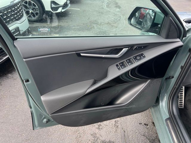2025 Kia Niro SX Touring - Photo 9