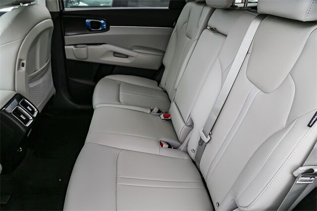 2025 Kia Sorento S - Photo 13