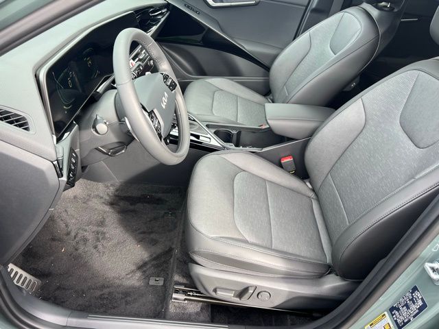 2025 Kia Niro SX Touring - Photo 12