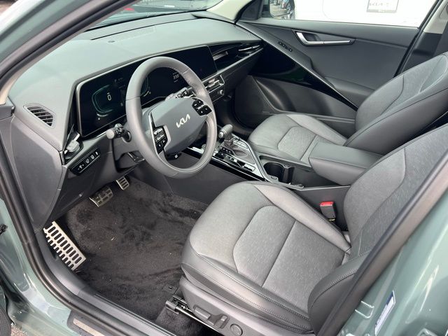 2025 Kia Niro SX Touring - Photo 11
