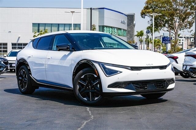 2025 Kia EV6 Wind's photo