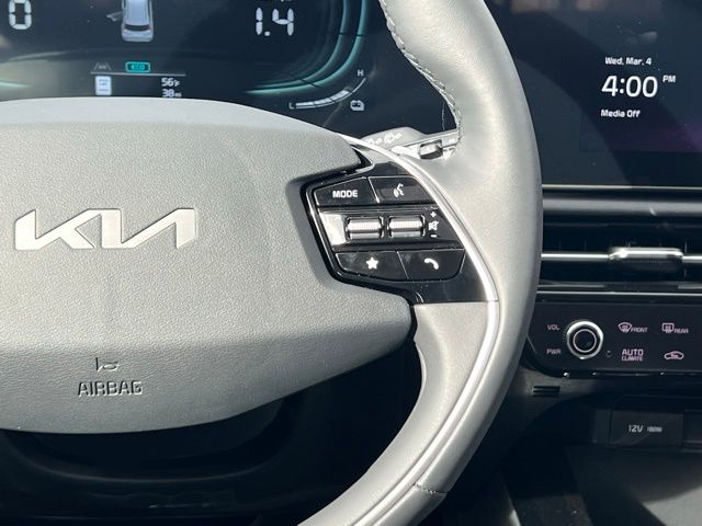 2025 Kia Niro SX Touring - Photo 23