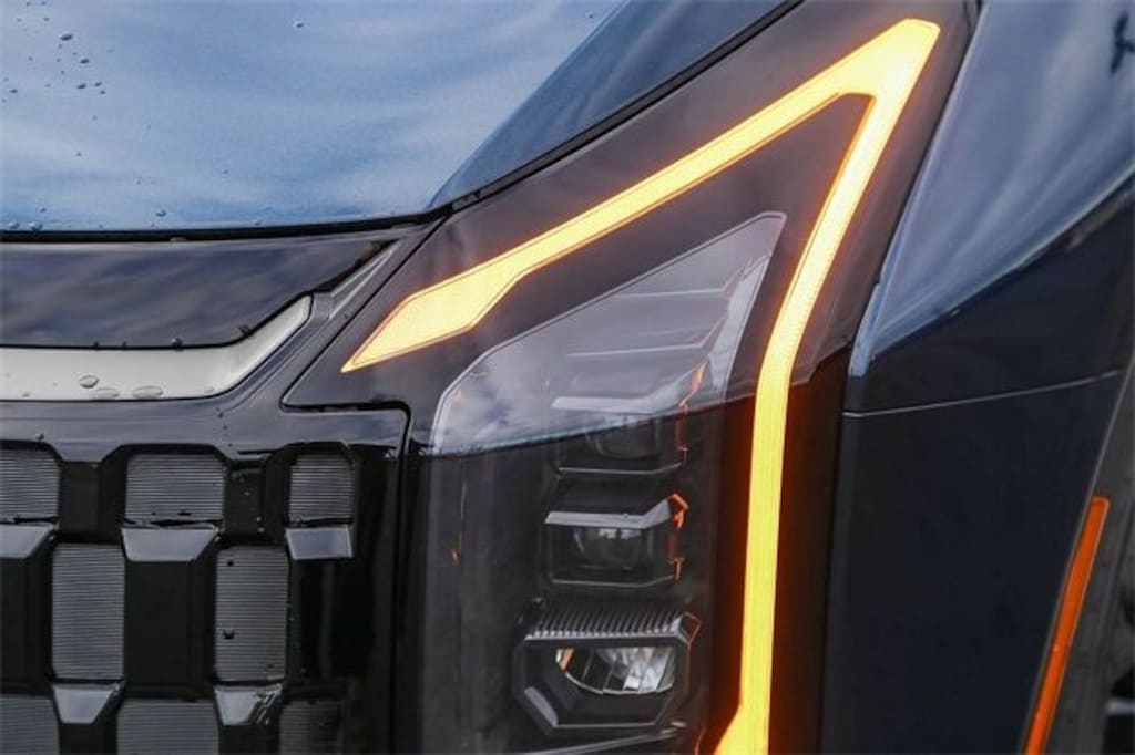 New 2026 Kia Sportage Plug-In Hybrid X-Line SUV