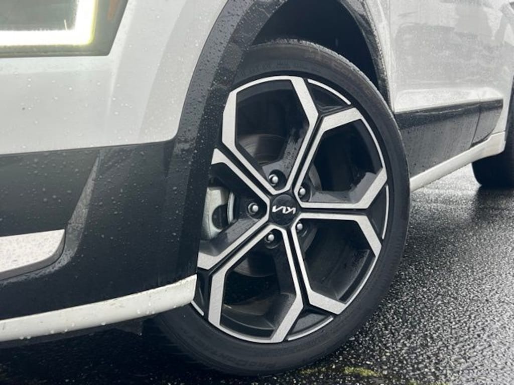 Certified 2023 Kia Niro SX Touring SUV