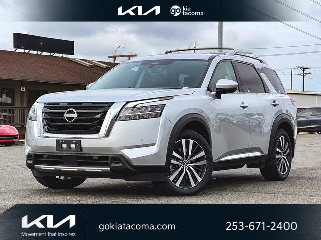 2023 Nissan Pathfinder Platinum's photo