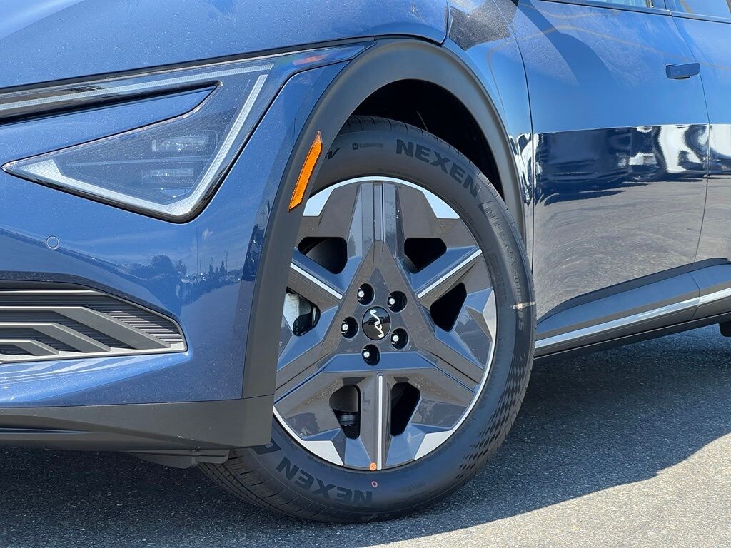 New 2026 Kia EV6 Light Long Range SUV