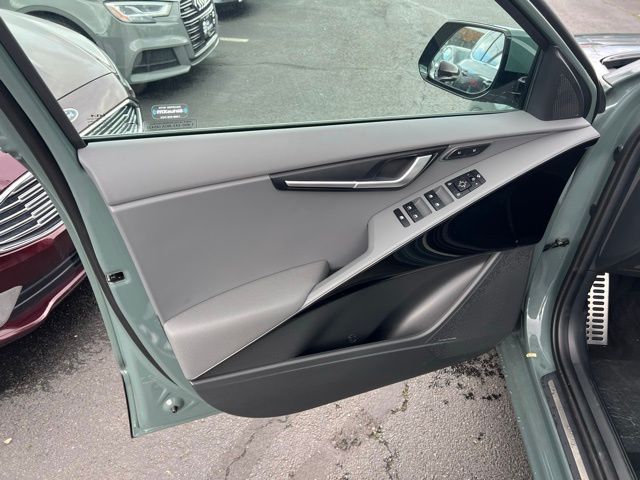 2025 Kia Niro SX Touring - Photo 10