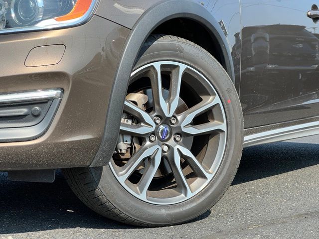 Used 2016 Volvo V60 Platinum with VIN YV4612HM8G1015227 for sale in Tacoma, WA