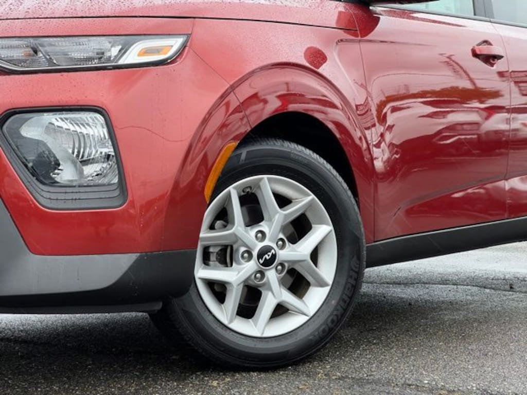 Certified 2022 Kia Soul LX Hatchback
