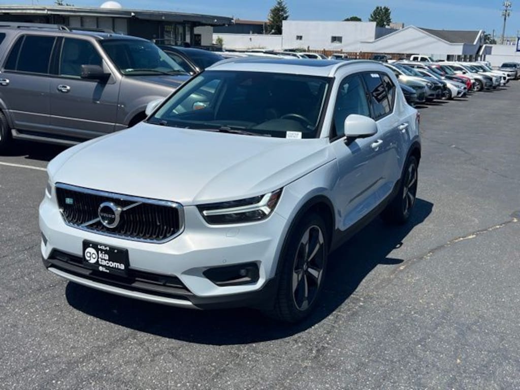 Used 2020 Volvo XC40 T5 Momentum SUV