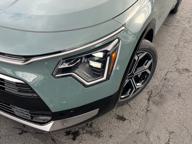 2025 Kia Niro SX Touring - Photo 2
