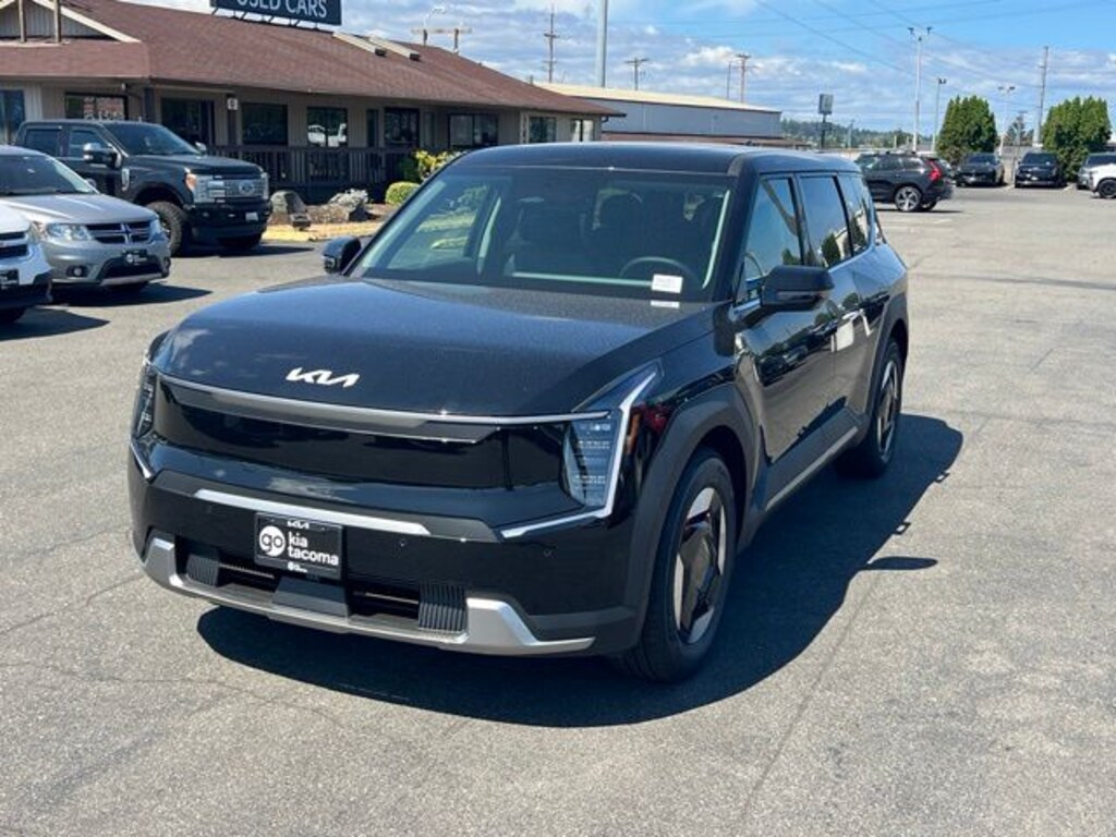 New 2026 Kia EV9 Light Long Range SUV