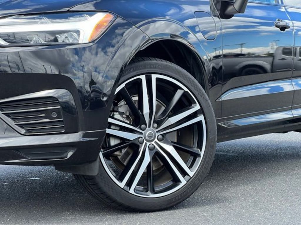 Used 2021 Volvo XC60 Recharge Plug-In Hybrid T8 R-Design SUV