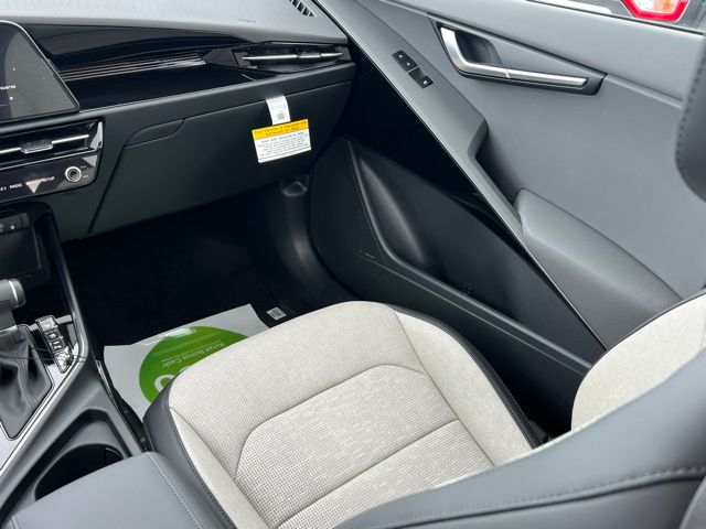 2025 Kia Niro SX Touring - Photo 19