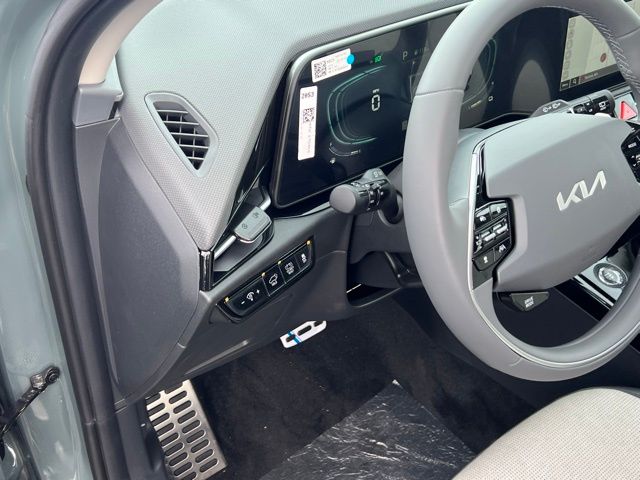 2025 Kia Niro SX Touring - Photo 12
