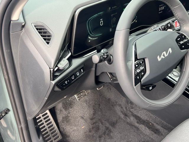 2025 Kia Niro SX Touring - Photo 10