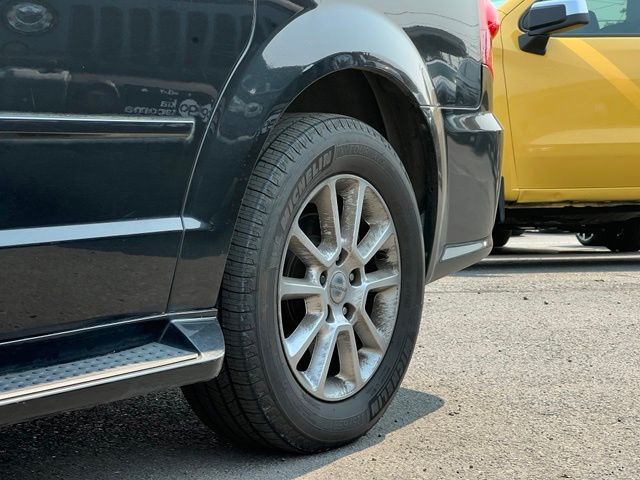 Used 2011 Dodge Grand Caravan R/T with VIN 2D4RN7DG0BR710018 for sale in Tacoma, WA