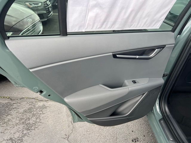 2025 Kia Niro SX Touring - Photo 16