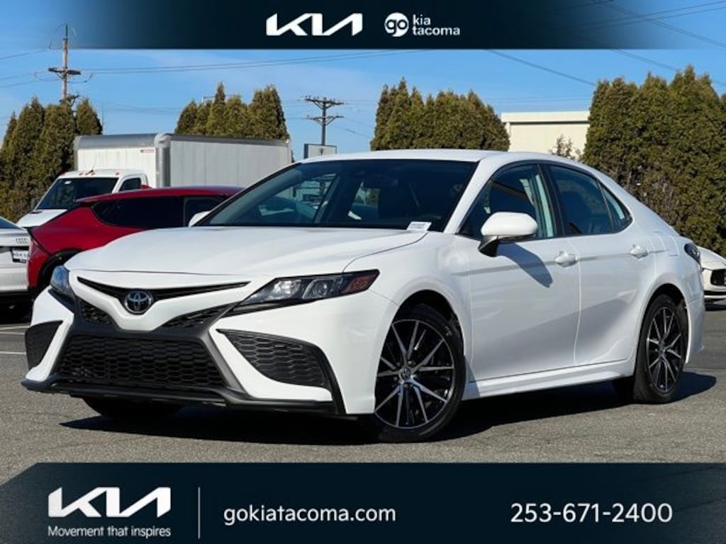 Used 2024 Toyota Camry SE Sedan