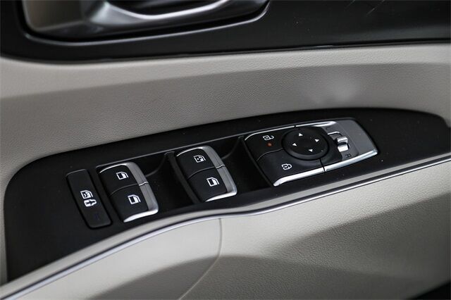 2025 Kia Sorento S - Photo 16