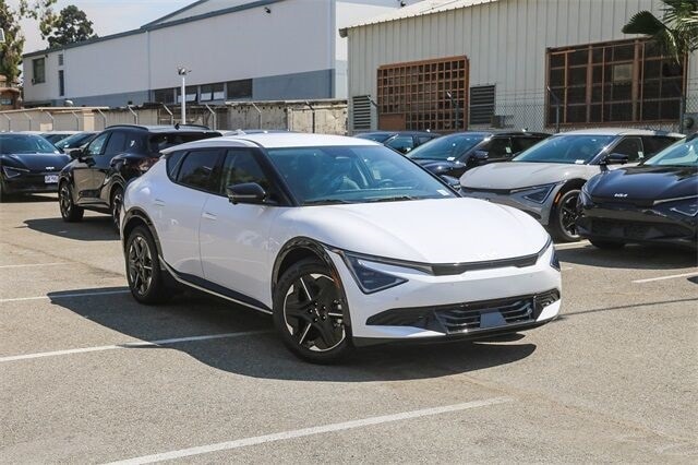 2025 Kia EV6 Wind's photo