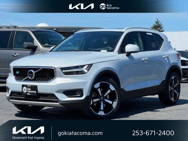 2020 Volvo XC40 T5 Momentum AWD's photo