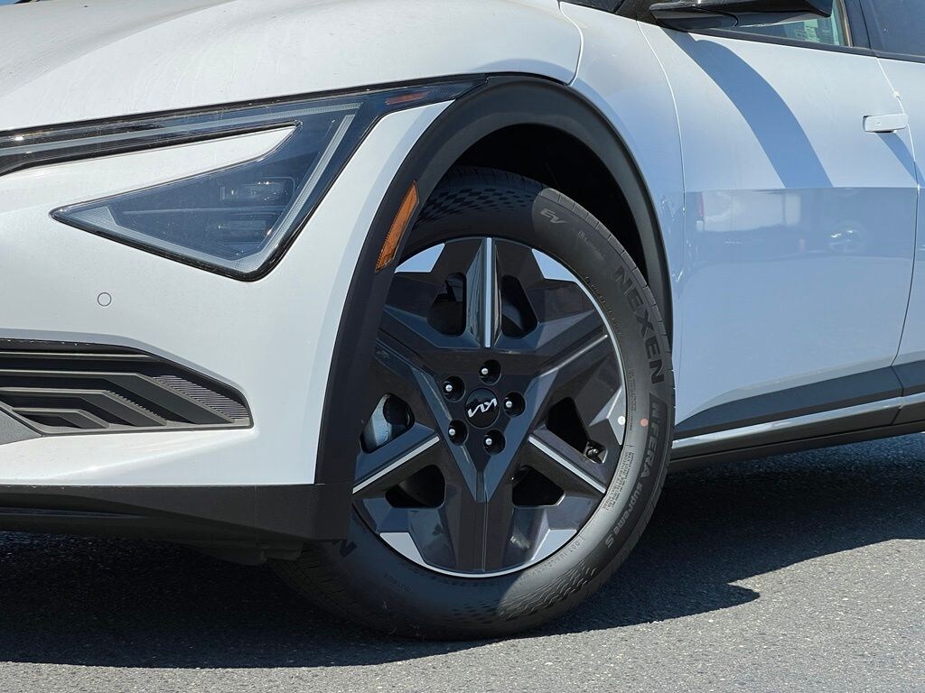 New 2026 Kia EV6 Light Long Range SUV