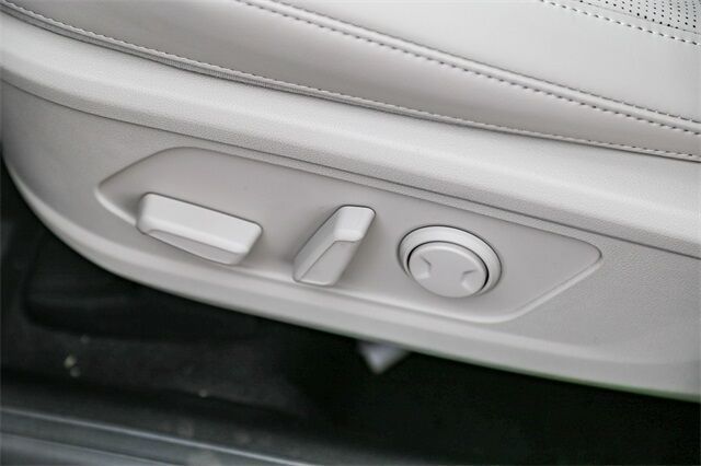 2025 Kia Sorento S - Photo 17