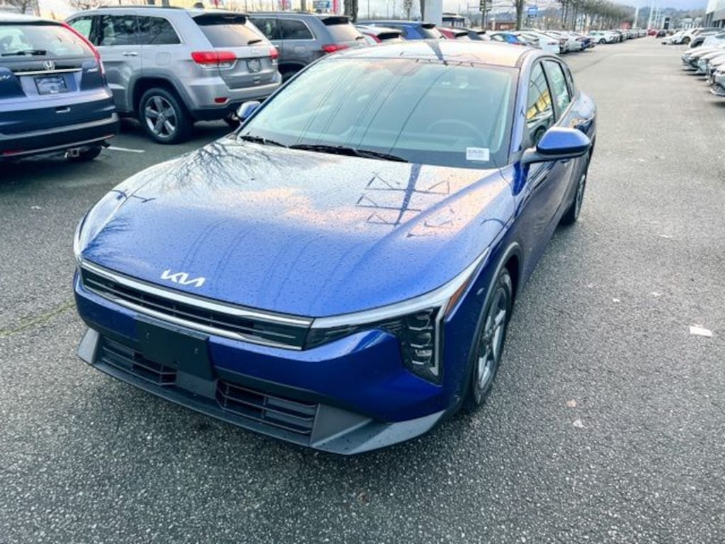 New 2025 Kia K4 LXS Sedan
