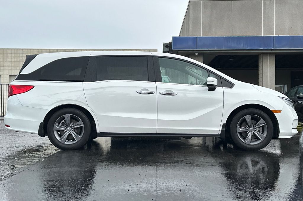 2024 Honda Odyssey EX photo 2