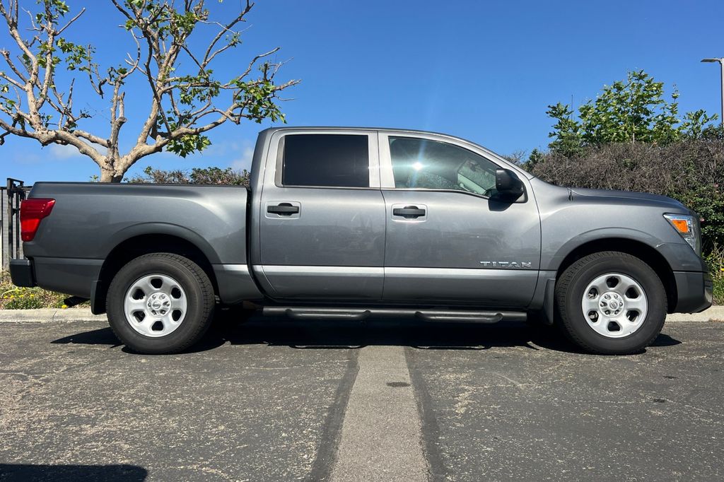 2021 Nissan Titan S photo 3